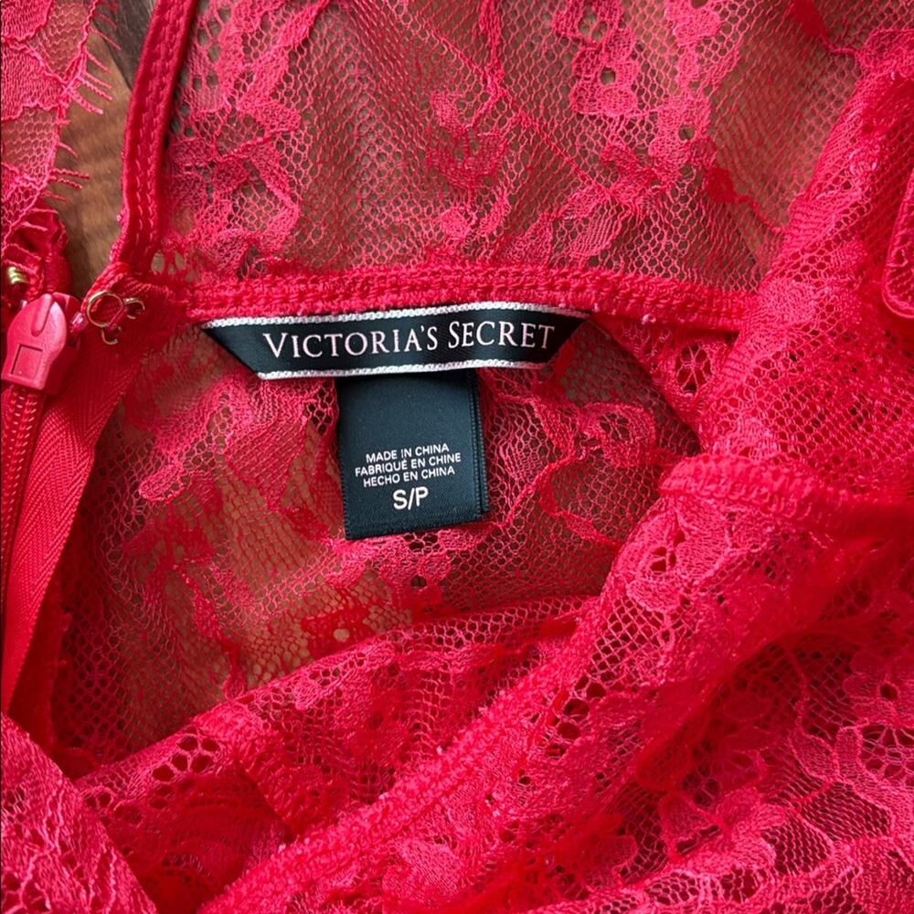 Victoria's Secret Woman’s Size S Red Lace Chemise - Picture 2 of 16